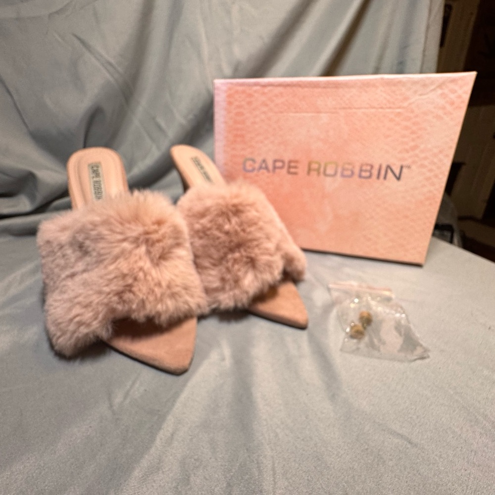 Cape Robbin Pink Fur Slides